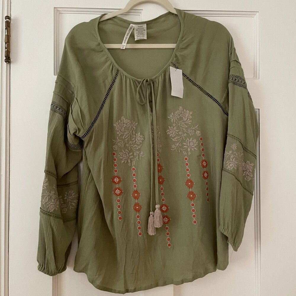 Forgotten Grace Embroidered Long Sleeve Top Size S NWT